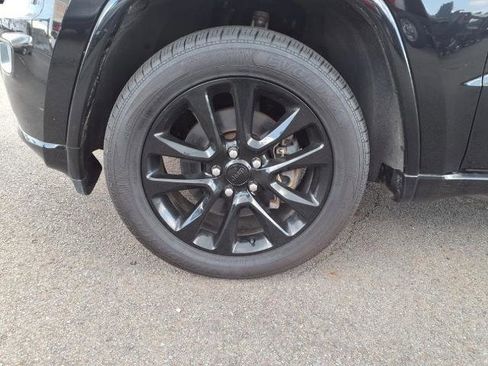 Used 2022 Jeep Grand Cherokee Laredo X image 9