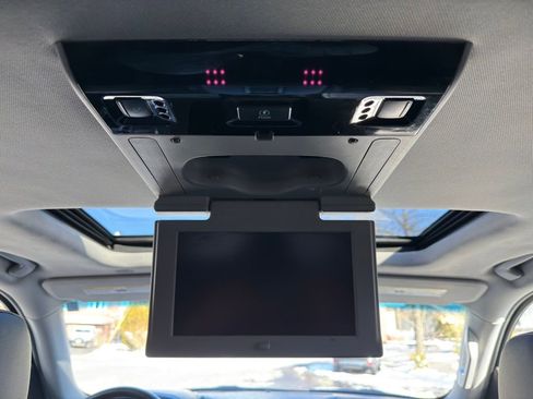 Used 2017 GMC Yukon XL SLT w/ Open Road Package image 36