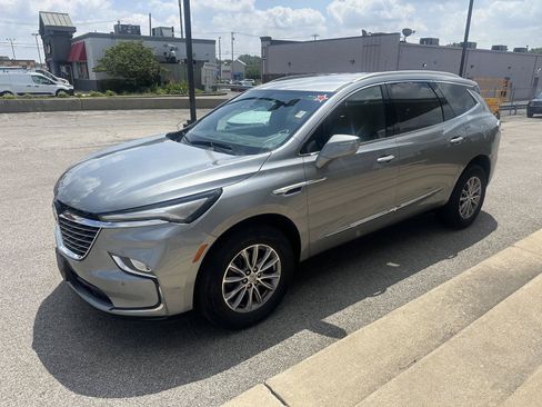 Used 2023 Buick Enclave Essence AWD/4WD image 6