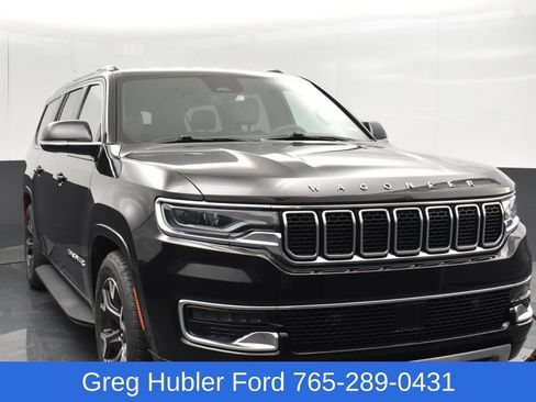 Used 2024 Jeep Wagoneer L Series III w/ Flexible Seating Group AWD/4WD image 1