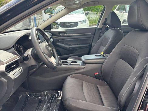 Used 2025 Nissan Altima 2.5 SV FWD image 37