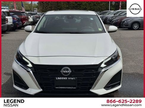 Used 2024 Nissan Altima 2.5 SV w/ SV Premium Package AWD/4WD image 2