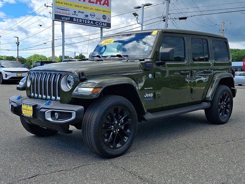 Used 2022 Jeep Wrangler Unlimited Sahara w/ Cold Weather Group AWD/4WD image 3