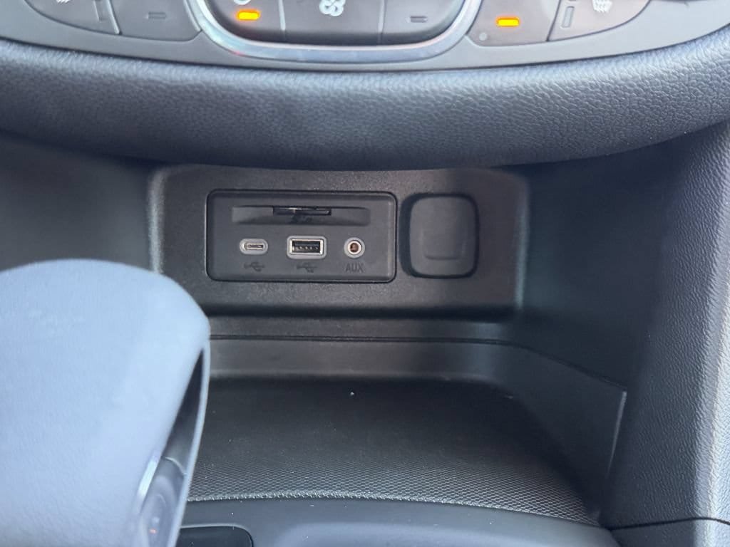 Used 2022 Chevrolet Equinox RS w/ RS Leather Package FWD image 32