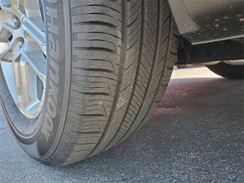 Used 2025 Ford Explorer Active w/ Active Comfort Package image 25