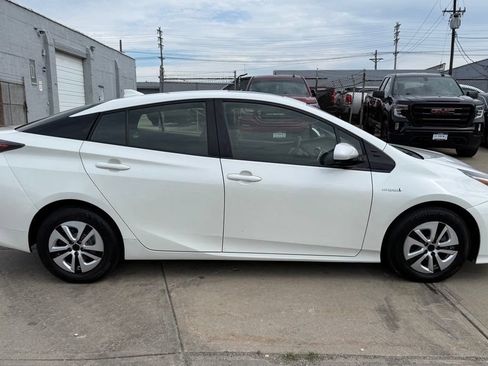 Used 2017 Toyota Prius Three w/ Advanced Technology Package FWD image 5