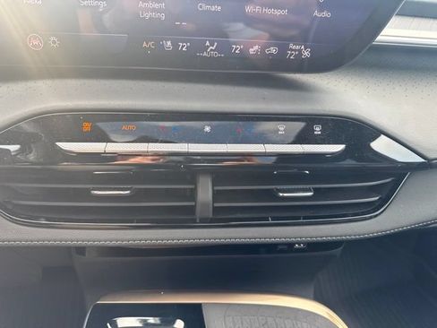 Used 2025 Buick Enclave Avenir AWD/4WD image 21