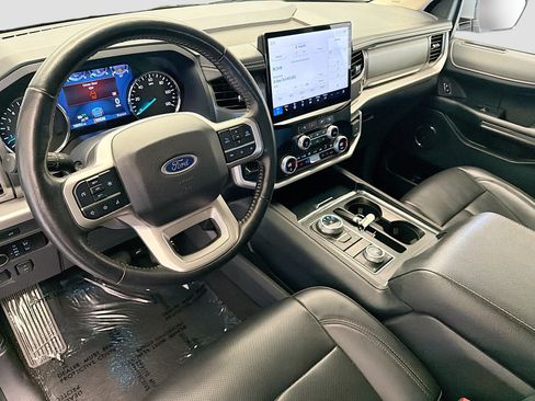 Used 2024 Ford Expedition XLT image 7