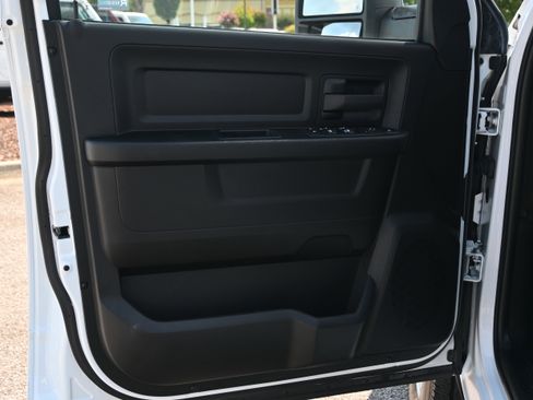 Used 2024 RAM 3500 Tradesman w/ Chrome Appearance Group image 34