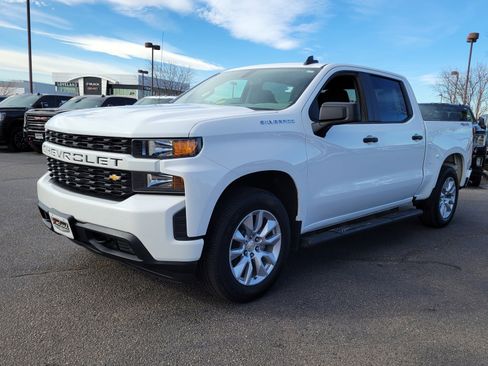 Used 2020 Chevrolet Silverado 1500 Custom w/ Custom Value Package image 4