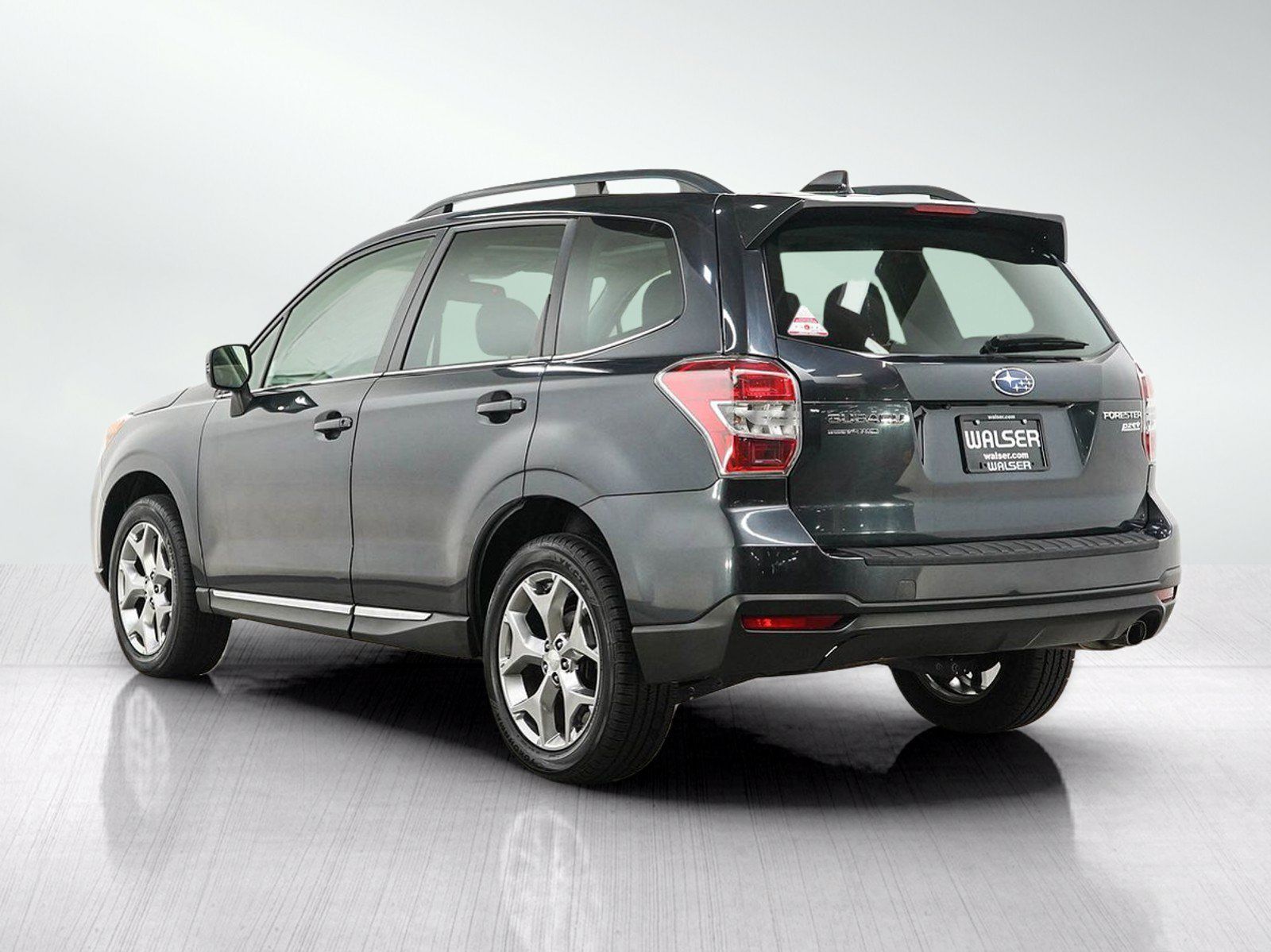 Used 2016 Subaru Forester 2.5i Touring w/ Popular Package #2 AWD/4WD image 3