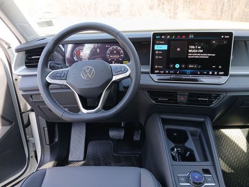 New 2026 Volkswagen Tiguan SE image 13