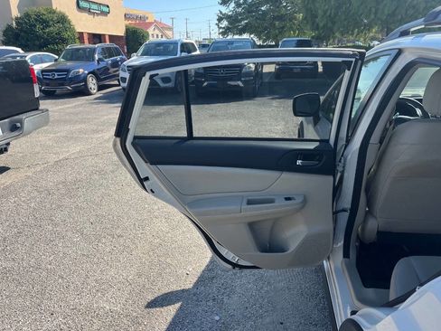 Used 2014 Subaru Crosstrek 2.0i Limited image 11