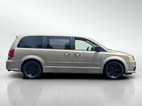 Used 2013 Dodge Grand Caravan SE FWD image 3