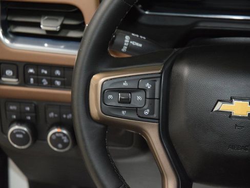 Used 2024 Chevrolet Suburban High Country image 36