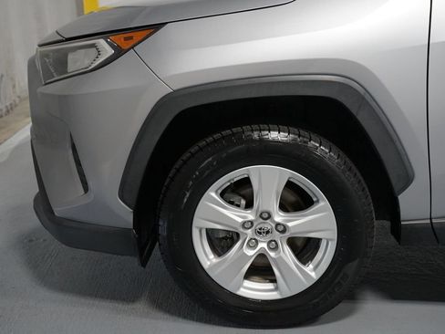 Used 2019 Toyota RAV4 XLE FWD image 5