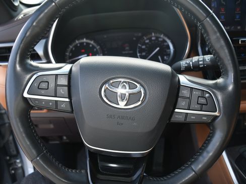 Used 2021 Toyota Highlander Platinum image 14