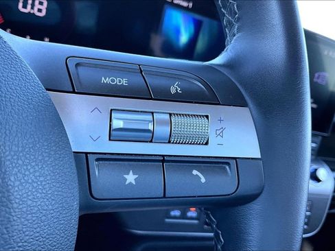 Used 2025 Hyundai Kona SEL image 17