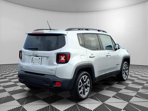 Used 2017 Jeep Renegade Latitude w/ Cold Weather Group AWD/4WD image 5