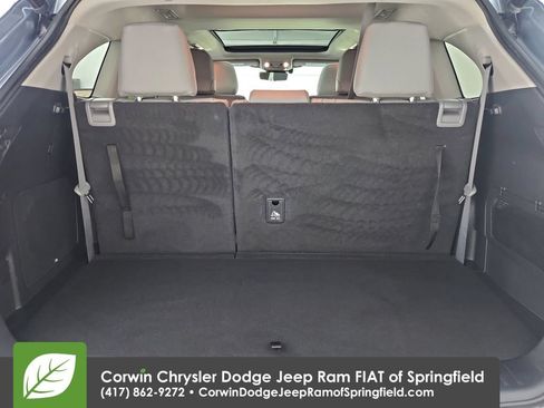 Used 2023 Toyota Highlander Platinum FWD image 32