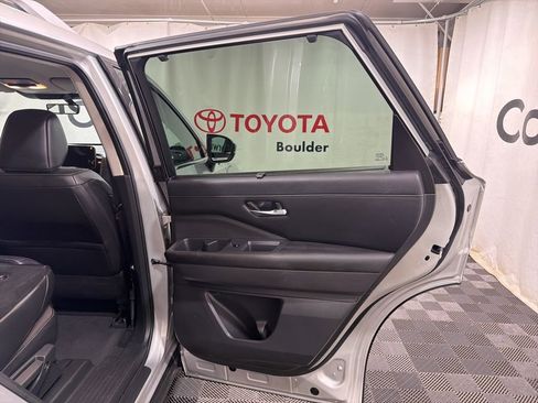 Used 2025 Nissan Pathfinder SL AWD/4WD image 11