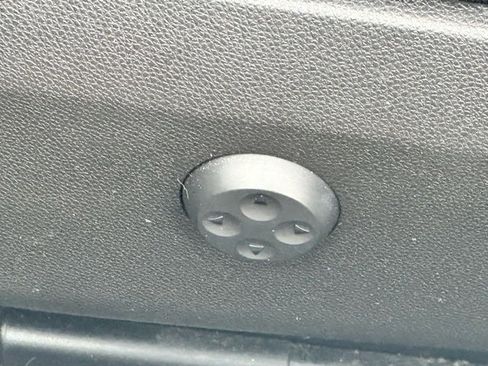 Used 2014 Mercedes-Benz E 350 4MATIC Sedan image 9