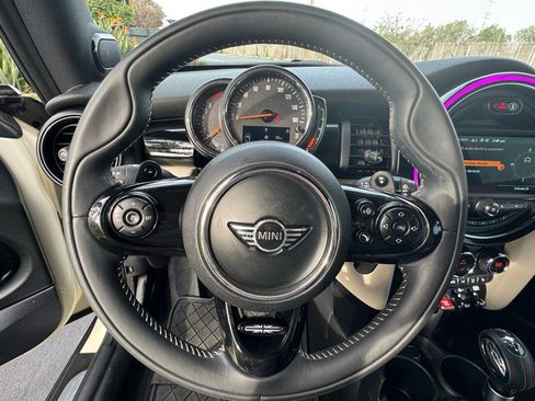 Used 2019 MINI Cooper S w/ Premium Package image 10