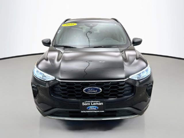 Used 2025 Ford Escape ST-Line AWD/4WD image 2