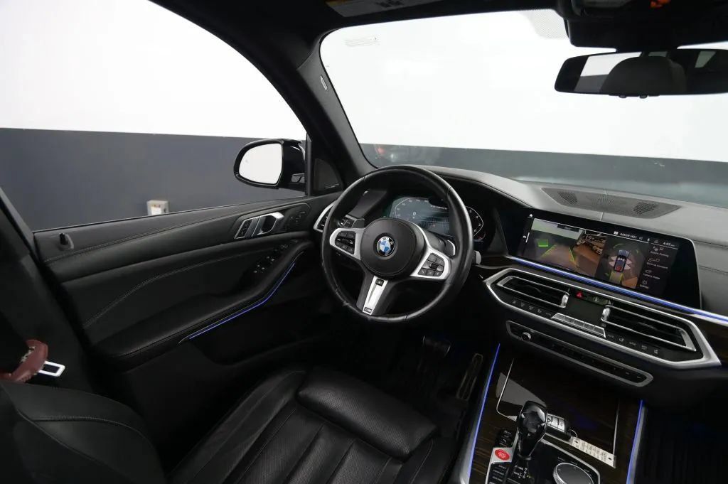 Used 2021 BMW X5 M50i AWD/4WD image 36