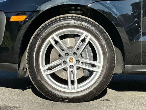 Certified 2025 Porsche Macan image 30