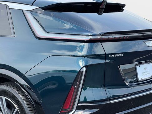 Used 2024 Cadillac Lyriq Luxury AWD/4WD image 31