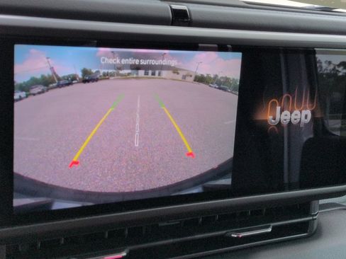 Used 2025 Jeep Wrangler Unlimited Sahara AWD/4WD image 20