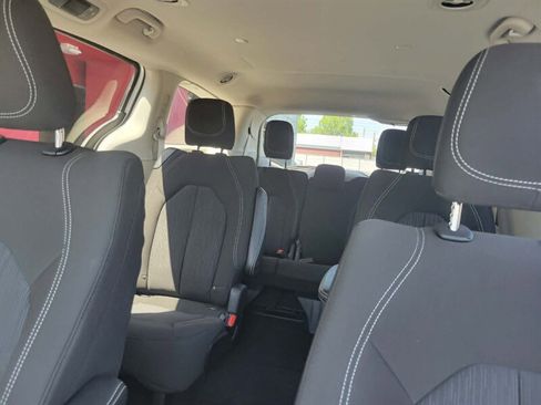 Used 2022 Chrysler Voyager LX FWD image 15