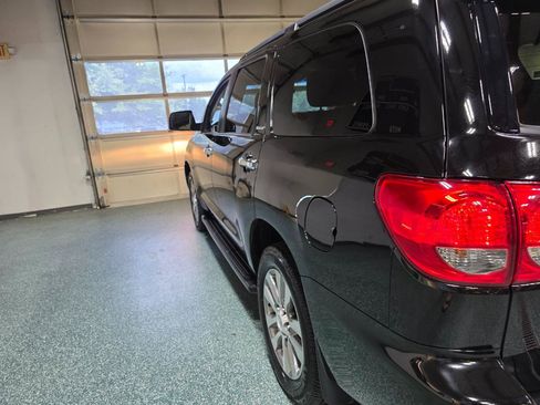 Used 2017 Toyota Sequoia Limited AWD/4WD image 10