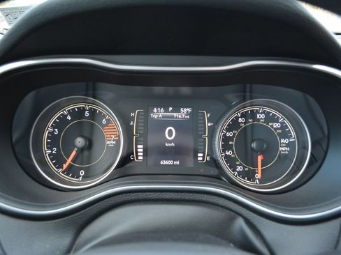 Used 2020 Jeep Cherokee Latitude Plus w/ Cold Weather Group image 16