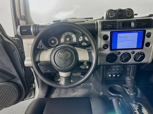 Used 2010 Toyota FJ Cruiser 4WD image 21