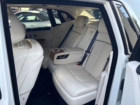 Used 2018 Rolls-Royce Phantom Sedan image 35