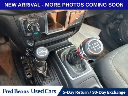 Used 2021 Jeep Gladiator Sport image 15