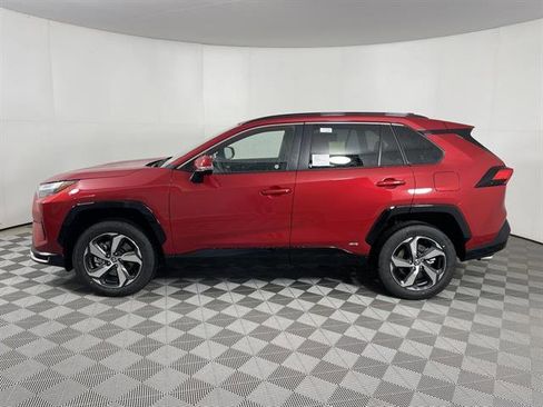 New 2025 Toyota RAV4 SE image 4