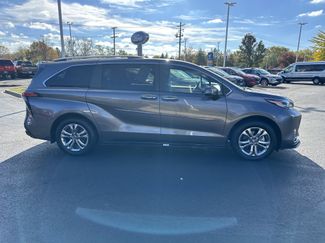 Used 2023 Toyota Sienna Platinum video 2