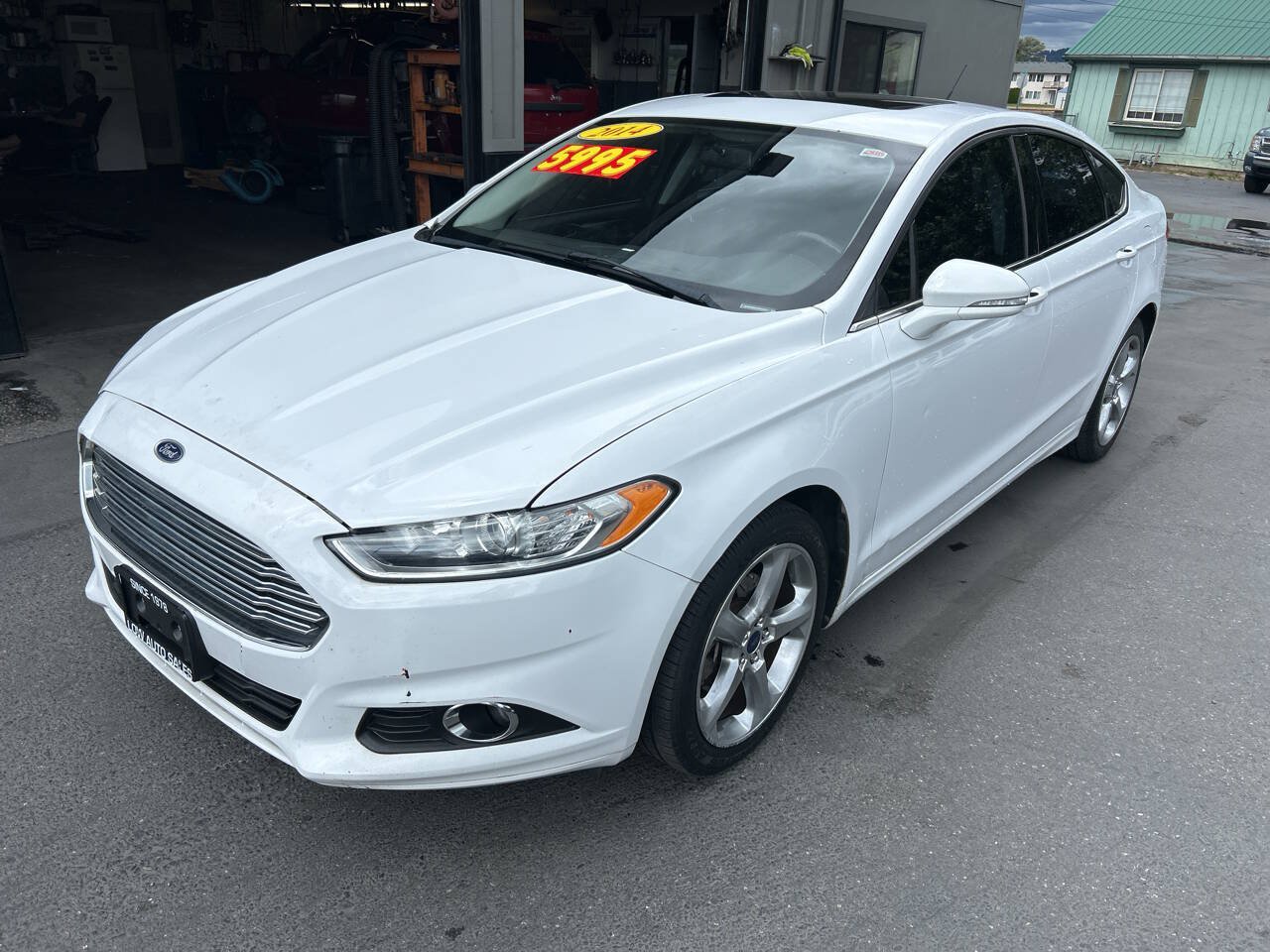 Used 2014 Ford Fusion SE FWD image 1