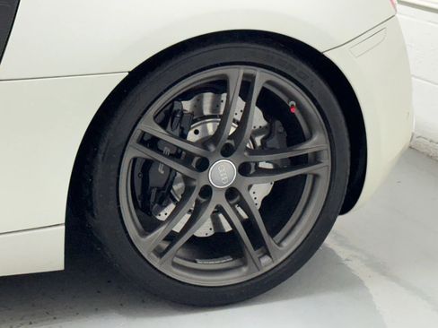 Used 2009 Audi R8 V8 image 13
