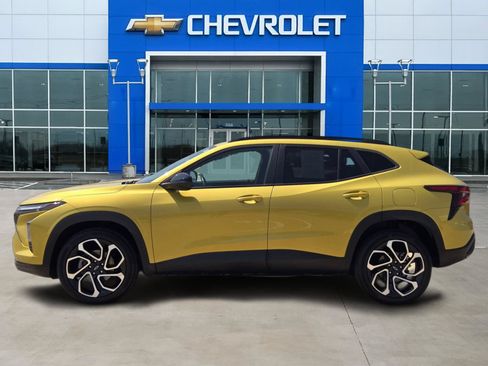 Certified 2024 Chevrolet Trax RS w/ Sunroof Package FWD image 3