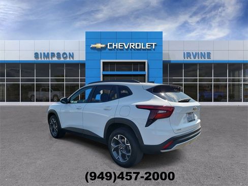 Used 2025 Chevrolet Trax LT w/ Driver Confidence Package image 6