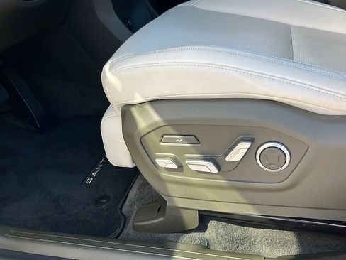 Certified 2025 Hyundai Santa Fe Calligraphy FWD image 16