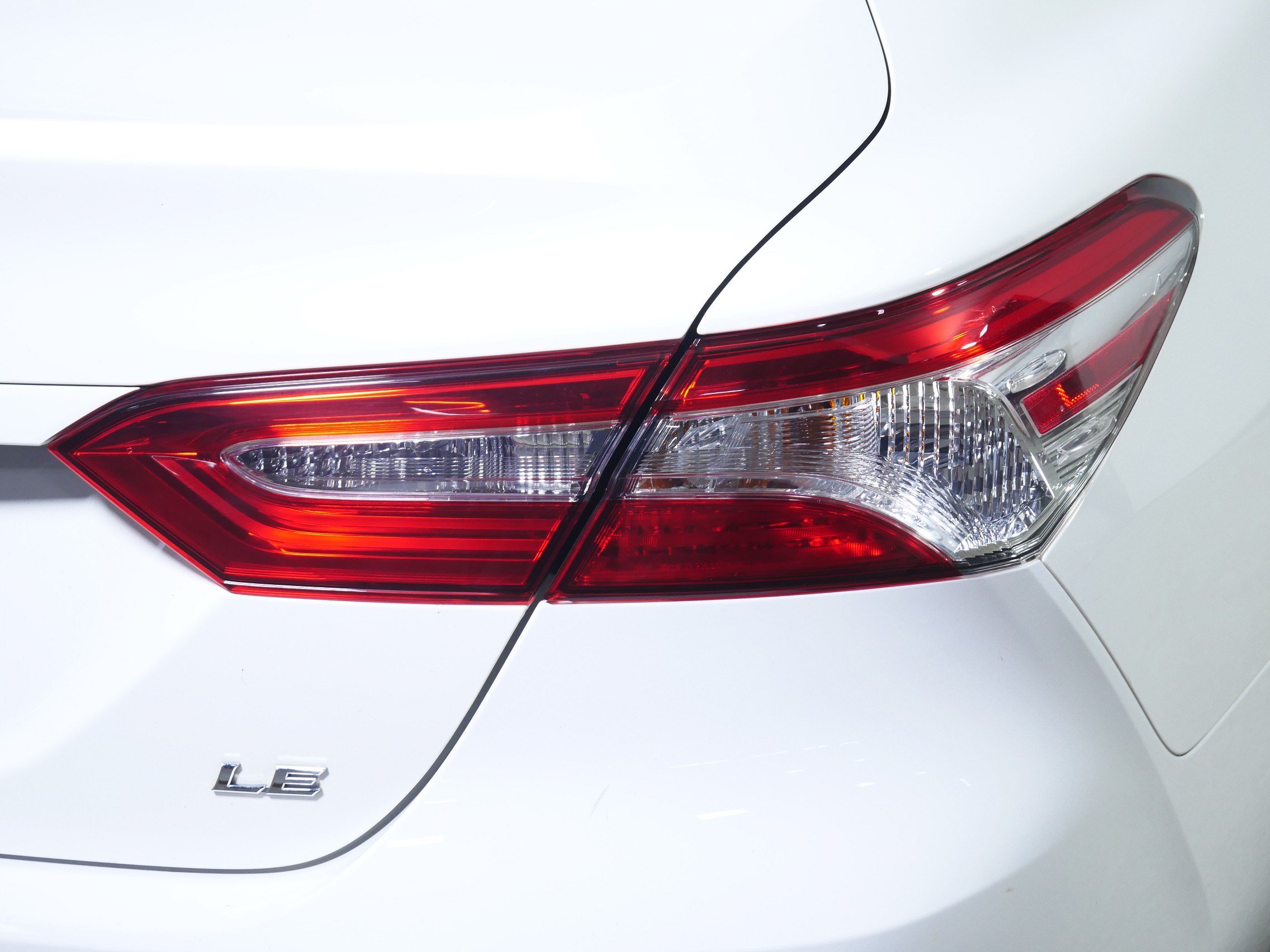 Used 2018 Toyota Camry LE w/ Convenience Package FWD image 17