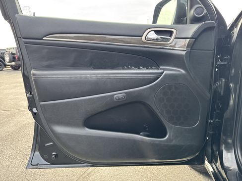 Used 2014 Jeep Grand Cherokee Overland w/ Advanced Technology Group image 13