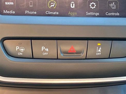 Used 2023 Jeep Cherokee Altitude Lux image 30