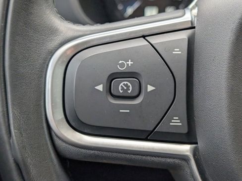 Used 2019 Volvo XC60 T5 Momentum w/ Multimedia Package image 26