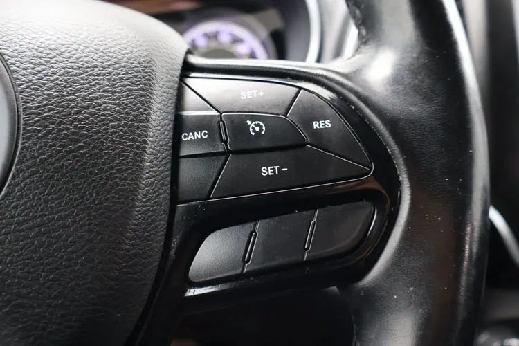 Used 2020 Jeep Cherokee Latitude Plus AWD/4WD image 23